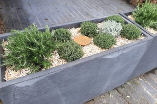 Ollas dans les jardinieres pour vos herbes aromatiques