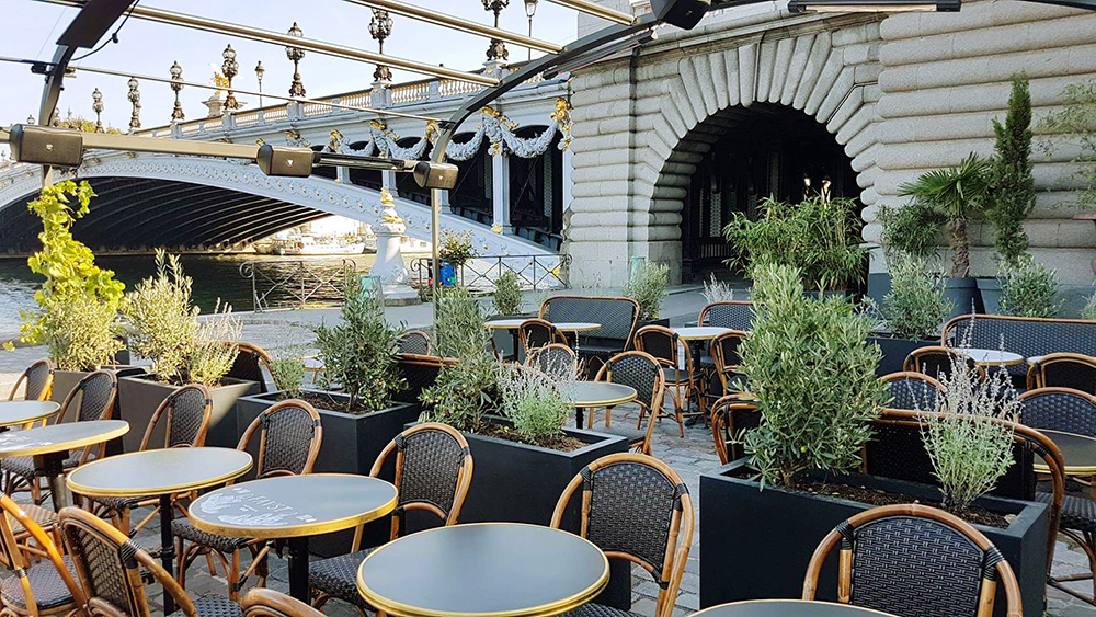 Aménagement de la terrasse du Restaurant Le Faust - Mobiler et plantes - Paris