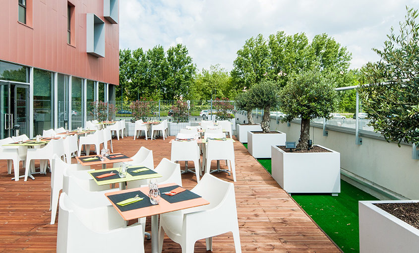 Aménagement végétal et mobilier de la Terrasse de l'Hôtel PARKINN