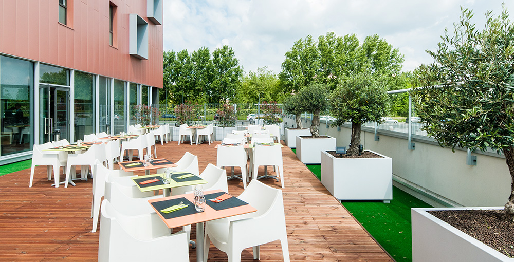 Aménagement végétal et mobilier de la Terrasse de l'Hôtel PARKINN