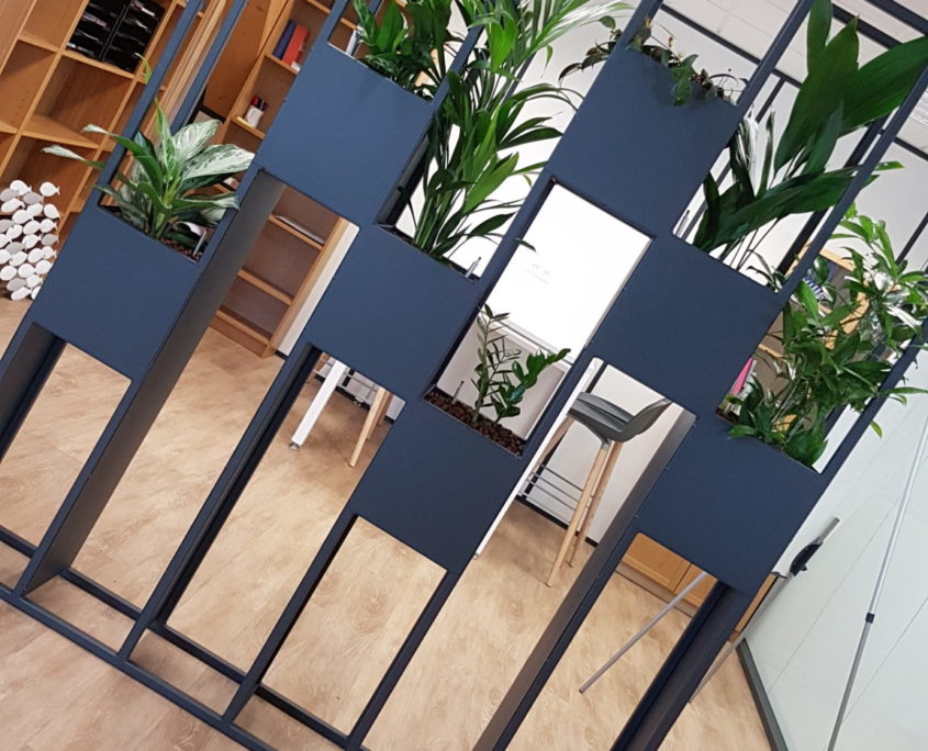 20190221_124031 Espace de travail avec cloison séparative sur-mesure pour agencer vos bureaux