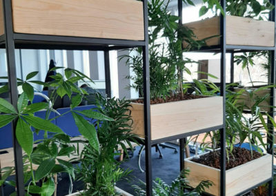 Jardinière en bois avec étagère métal - Mobilier végétal fonctionnel